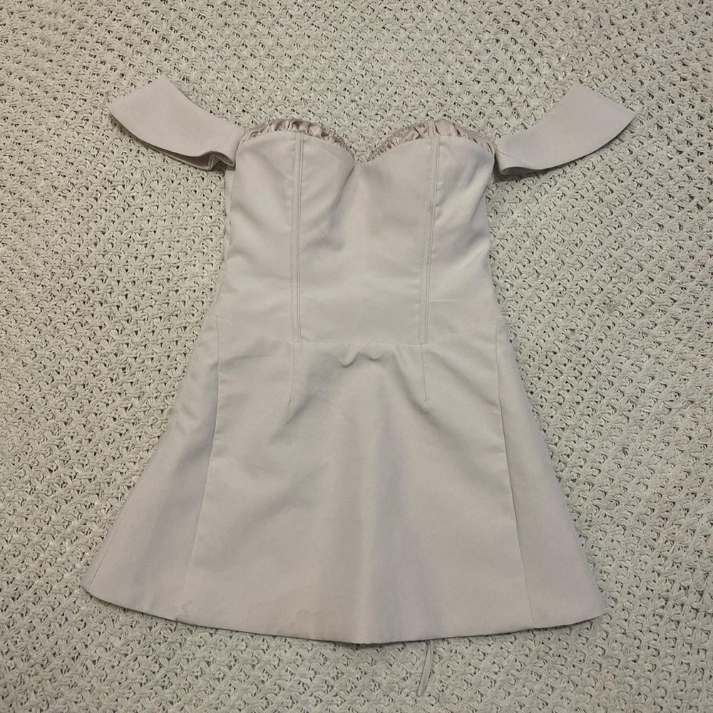 Chic Off-Shoulder Mini Dress in Cream